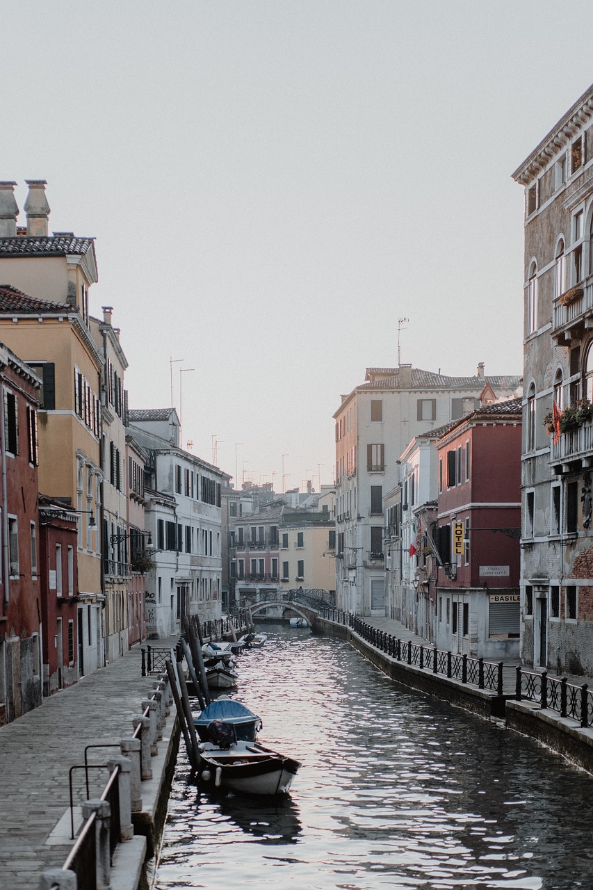 gondola, canal, venice-4746300.jpg